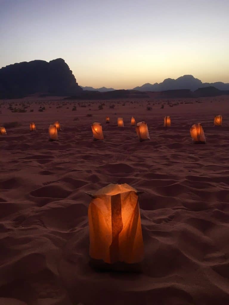 The sun set over the Wake Rum desert. What to see in the Wadi Rum with Kids