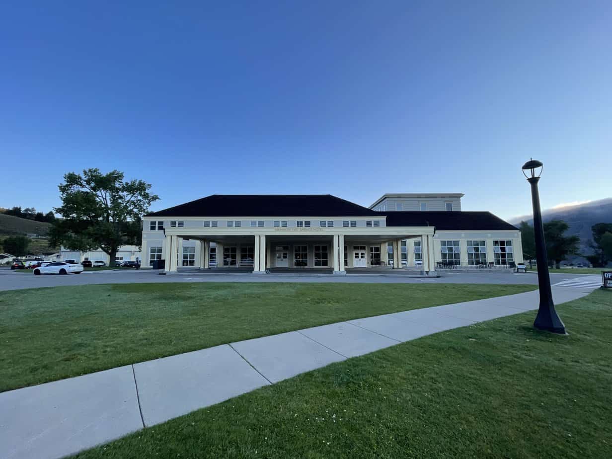 Mammoth Hot Springs Hotel