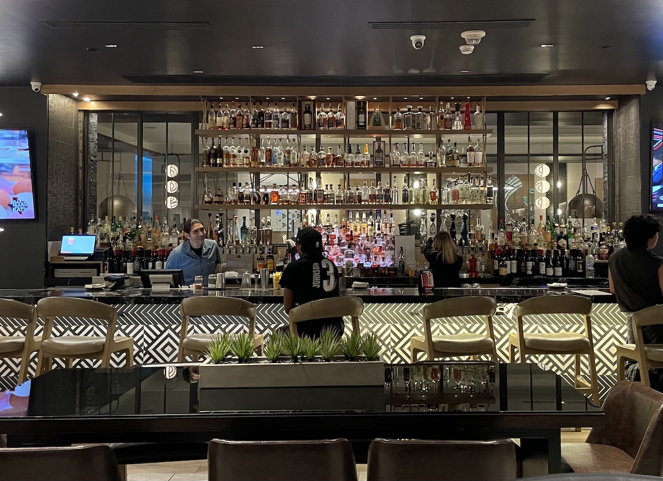 bar inside of the Marriott Rivercenter San Antonio Marriott Rivercenter Reviews