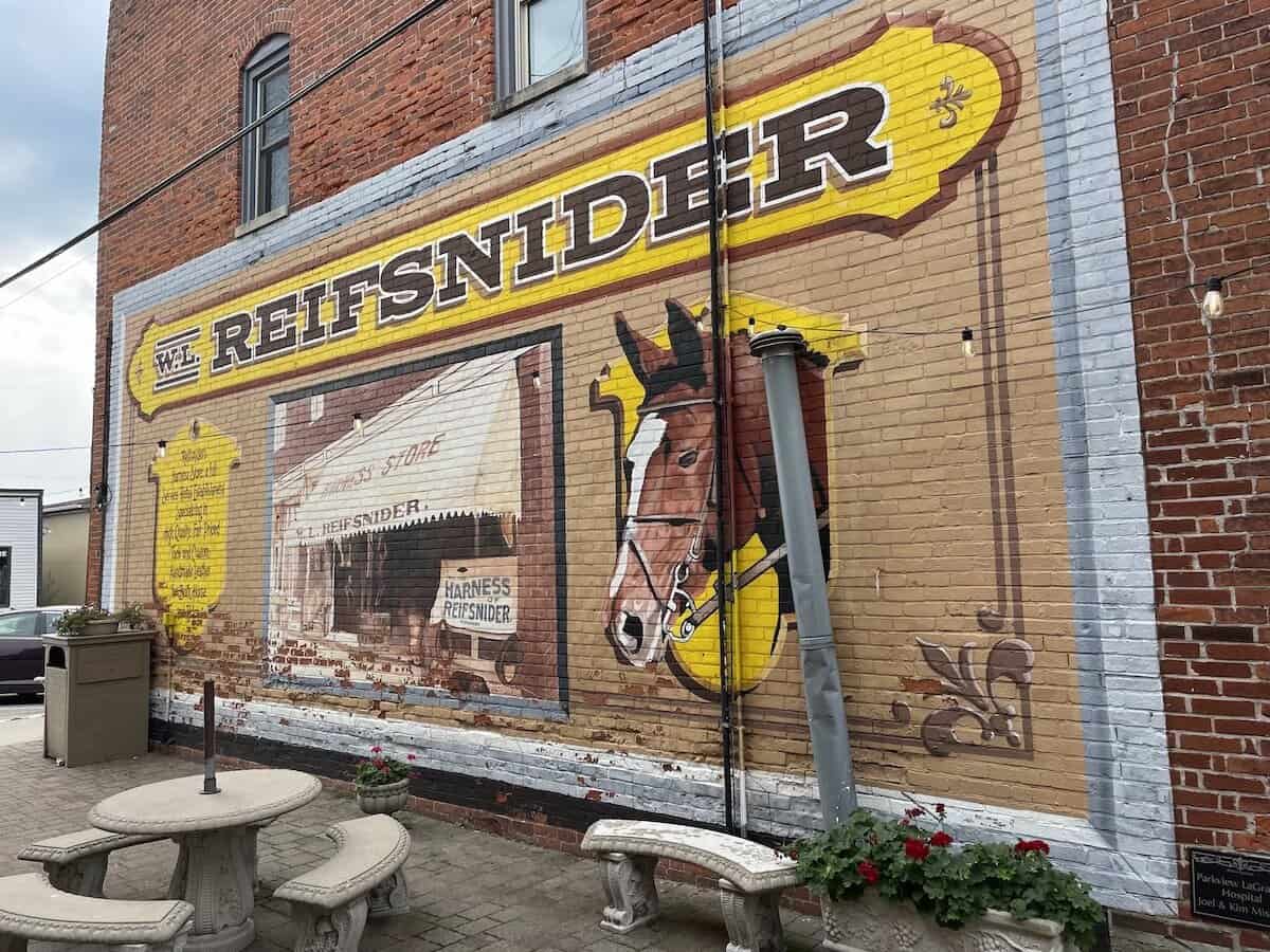 murals in Shipshewana