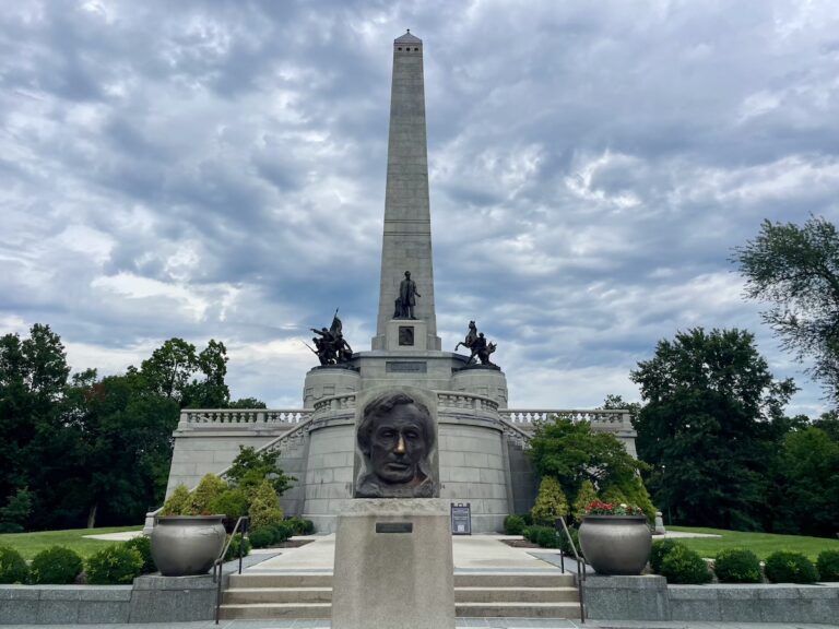 From Kentucky to Springfield: 13 Top Lincoln Sites Across the US In Springfield, Lincoln's tomb