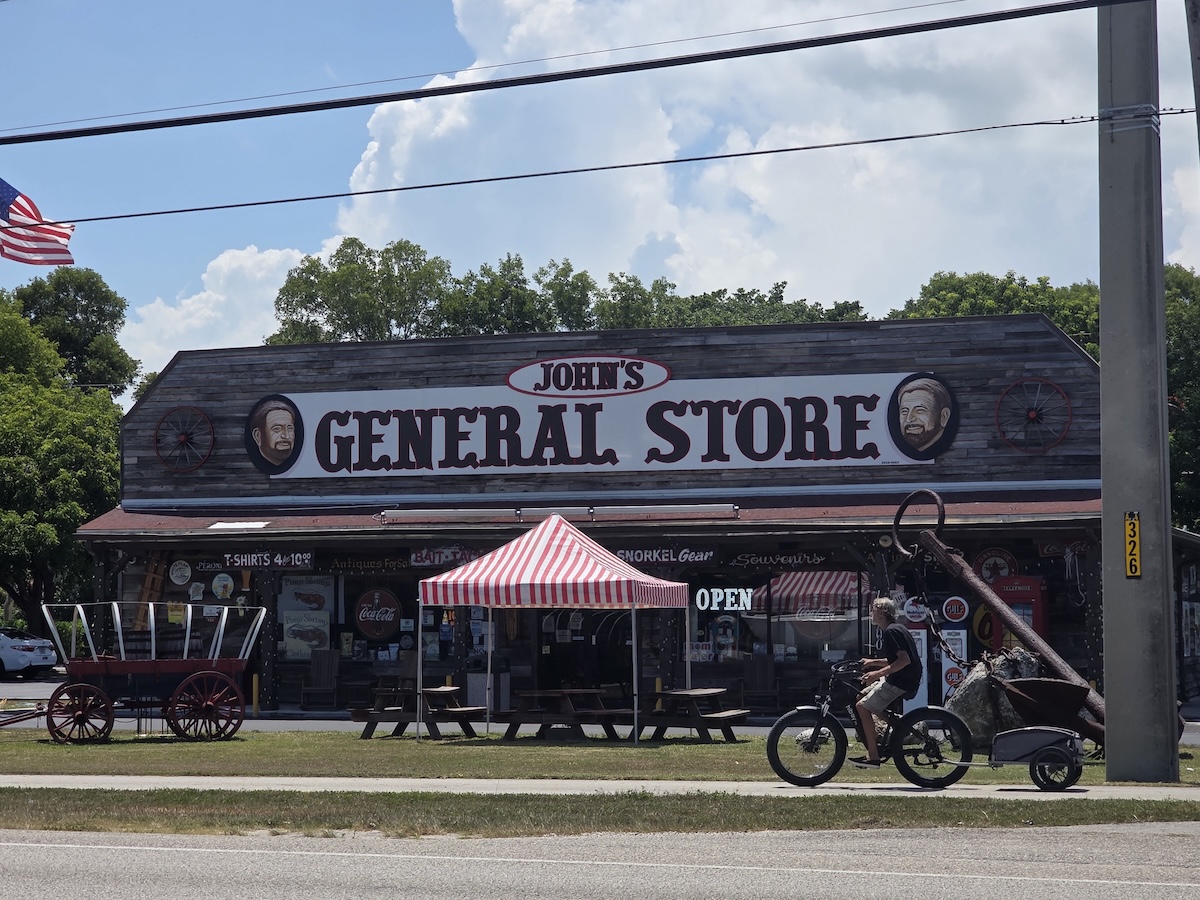 The General Store outside of John Pennekamp State Park.